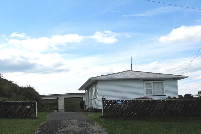 Photo of property in 37 Kowhai Street, Castlecliff, Whanganui, 4501