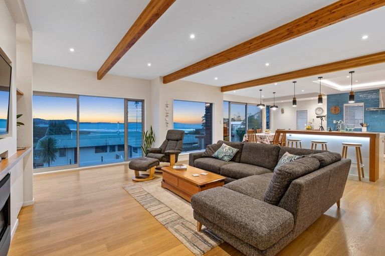 Photo of property in 37 Rosario Crescent, Red Beach, 0932