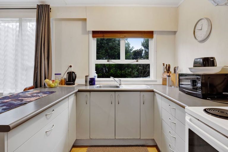 Photo of property in 180 Tasman Street, Opunake, 4616