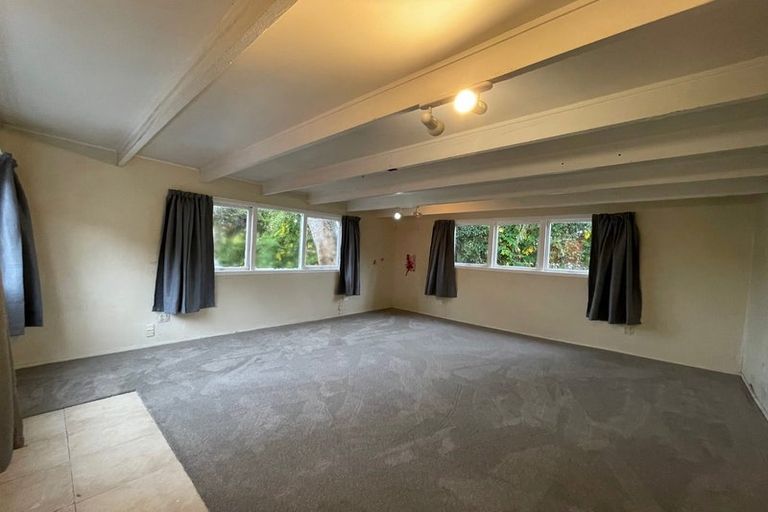 Photo of property in 17 Ellice Road, Totara Vale, Auckland, 0629