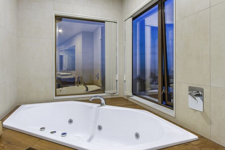 Photo of property in 839 Beach Road, Browns Bay, Auckland, 0630