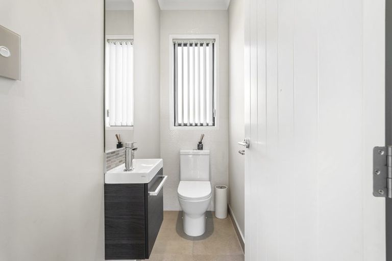 Photo of property in 2 Makaka Lane, Silverdale, 0932