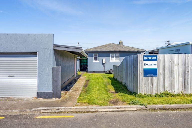 Photo of property in 8 Wellington Street, Hawera, 4610