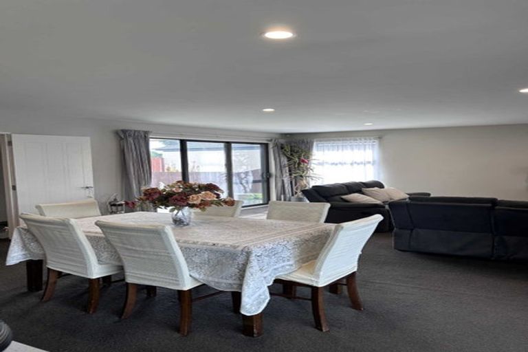 Photo of property in 194 Burwood Road, Burwood, Christchurch, 8083