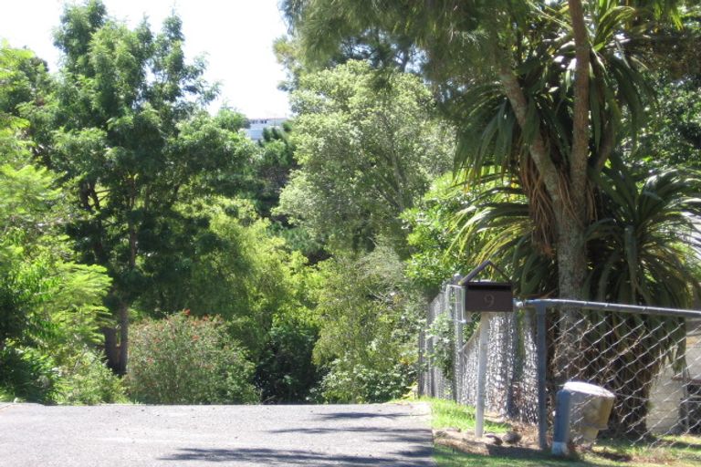 Photo of property in 9 Mcglashen Place, Beach Haven, Auckland, 0626