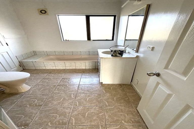 Photo of property in 14 Arrowsmith Drive, Clover Park, Auckland, 2019