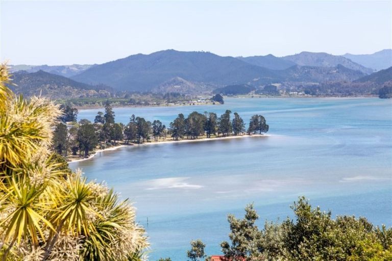 Photo of property in 28 Motuhoa Road, Tairua, 3508