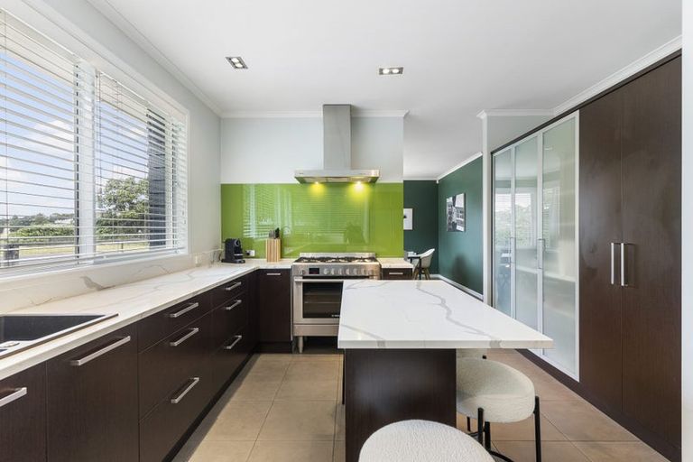 Photo of property in 20 Marine Parade, Mellons Bay, Auckland, 2014