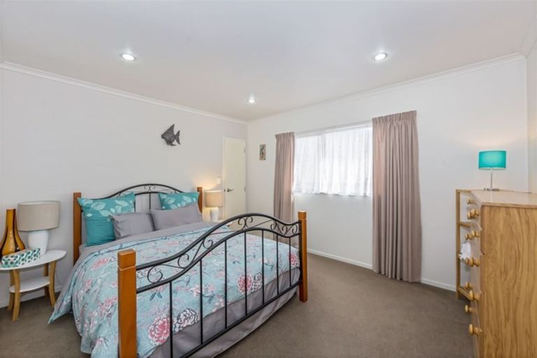 Photo of property in 38a Holiday Road, Stanmore Bay, Whangaparaoa, 0932