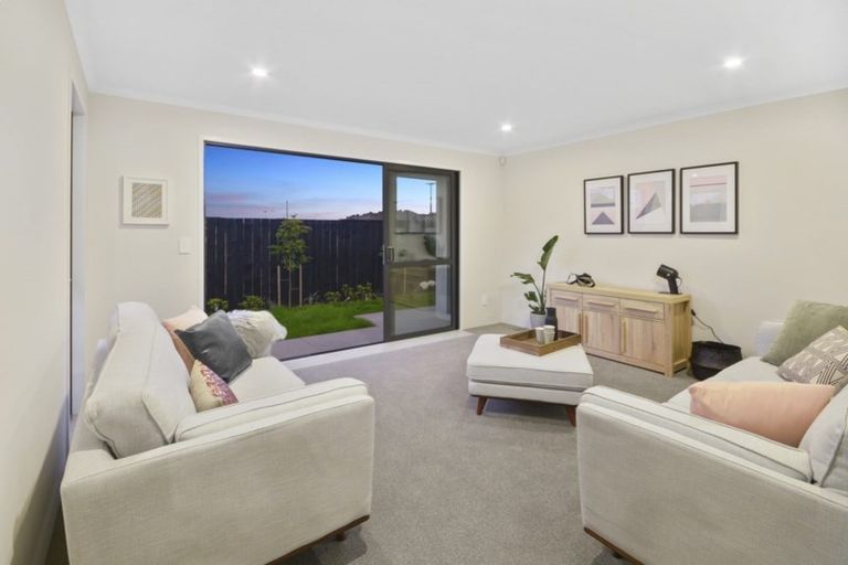 Photo of property in 3 Captain Rings Drive, Papakura, 2110