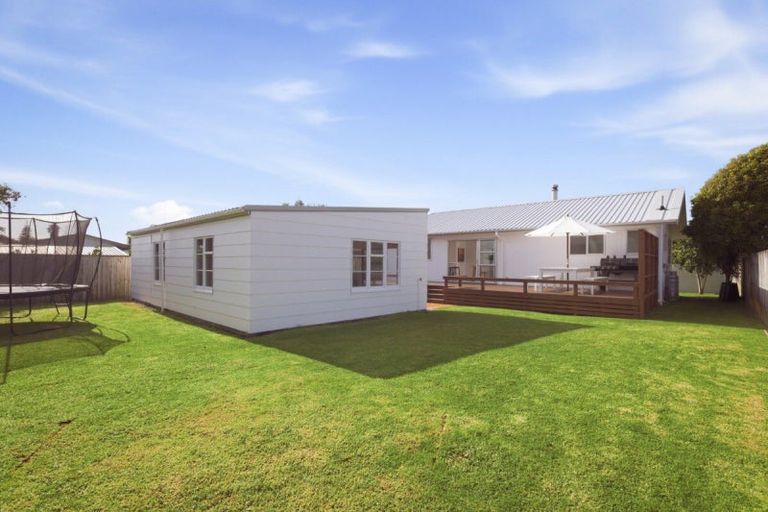 Photo of property in 21 Seaspray Drive, Mount Maunganui, 3116