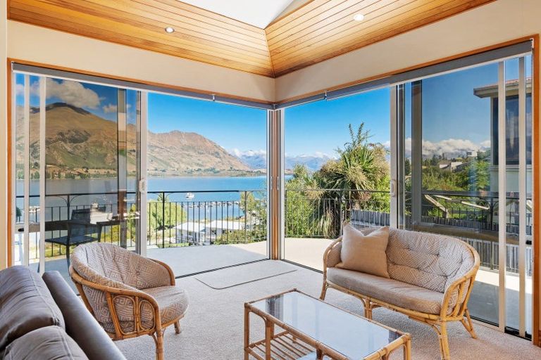 Photo of property in 10 Lismore Street, Wanaka, 9305