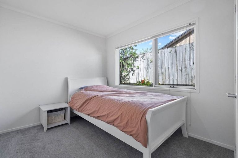 Photo of property in 142 Oaktree Avenue, Browns Bay, Auckland, 0630