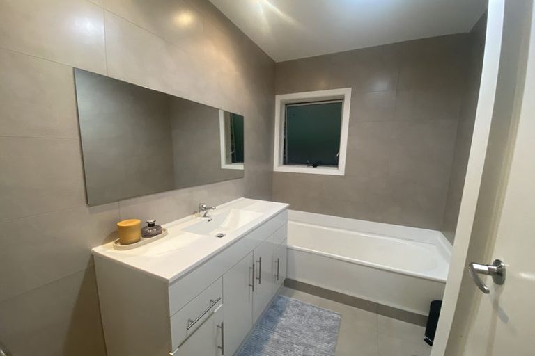 Photo of property in 1/10 Vonnell Place, Birkdale, Auckland, 0626
