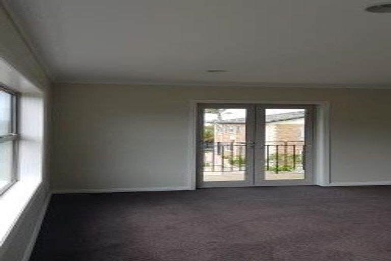 Photo of property in 6 Mansion Court, West Harbour, Auckland, 0618