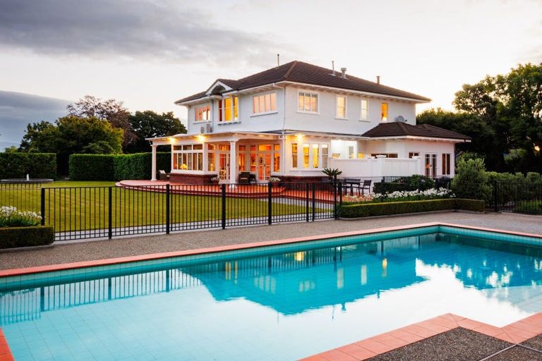 Photo of property in 4 Sierra Court, Roslyn, Palmerston North, 4414