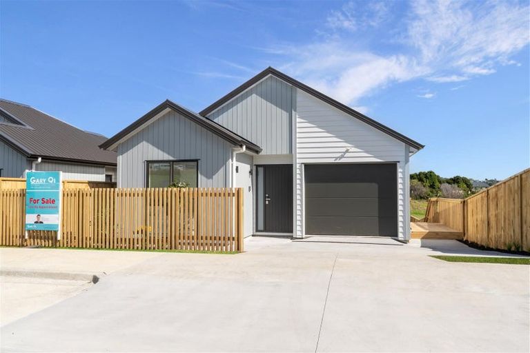 Photo of property in 34 Whakairo Crescent, Gulf Harbour, Whangaparaoa, 0930