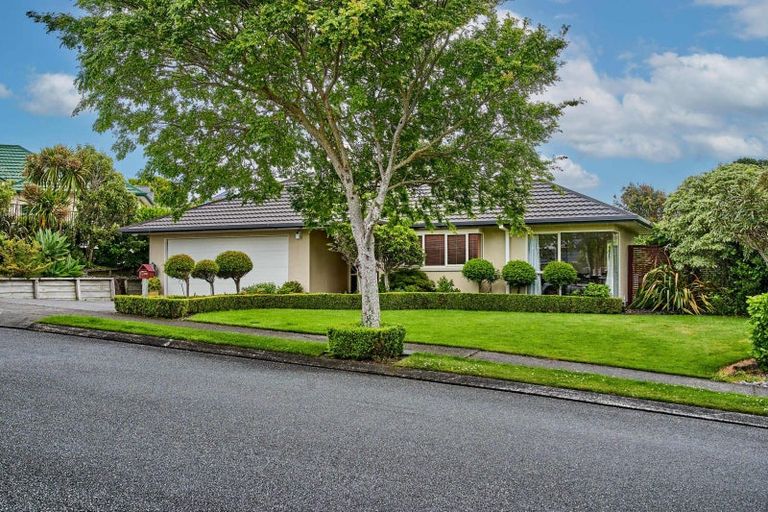 Photo of property in 98 Samwell Drive, Whitby, Porirua, 5024