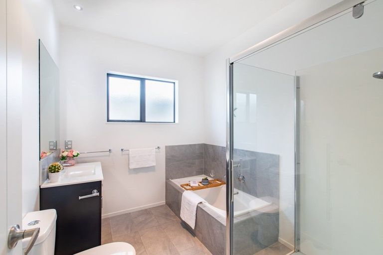 Photo of property in 12 Hampshire Court, Flagstaff, Hamilton, 3210