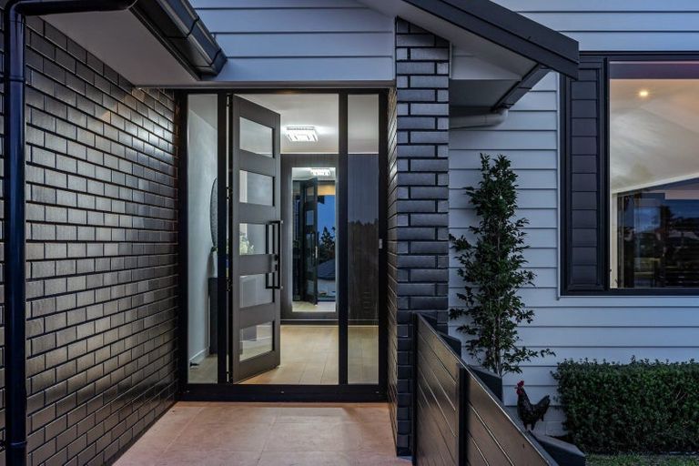 Photo of property in 4 Grovenor Drive, Orewa, 0931