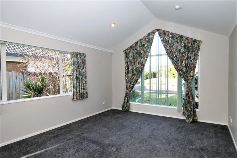 Photo of property in 12 Mellefont Close, East Tamaki Heights, Auckland, 2016