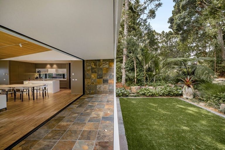 Photo of property in 34 Arapito Road, Titirangi, Auckland, 0604