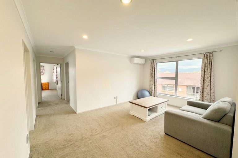 Photo of property in 35 South Kensington Way, Henderson, Auckland, 0612