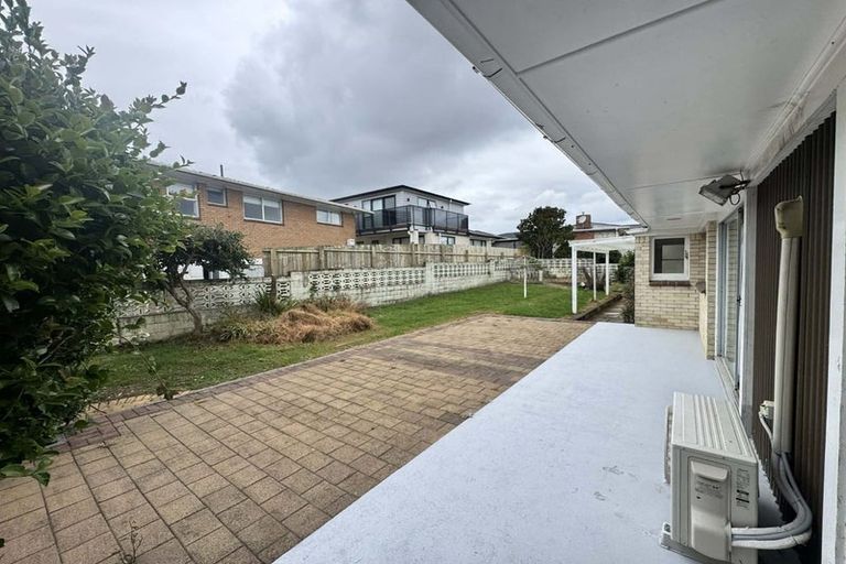 Photo of property in 25 Ellesmere Crescent, Pakuranga Heights, Auckland, 2010