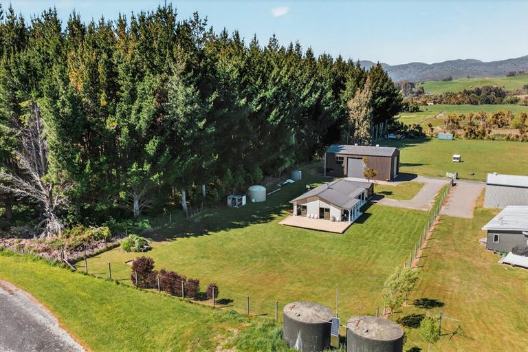 Photo of property in 18 Rangikatea Road, Omori, Turangi, 3381