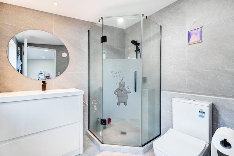 Photo of property in 5 Kearns Drive, Hobsonville, Auckland, 0616