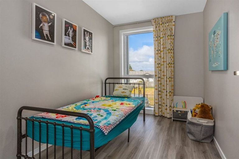 Photo of property in 8 Kopua Place, Whitby, Porirua, 5024