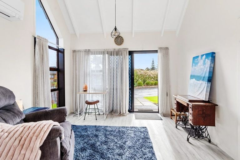 Photo of property in 1 Fantail Court, Orewa, 0931