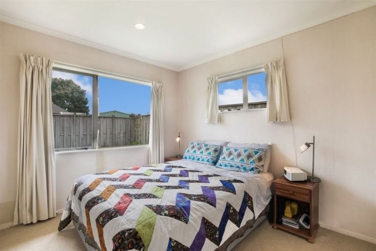 Photo of property in 114 Riverton Drive, Randwick Park, Auckland, 2105