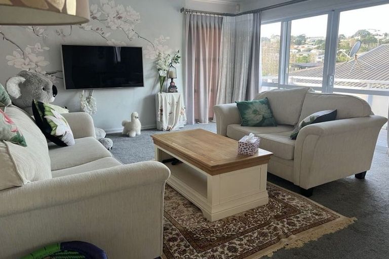 Photo of property in 1/110 Saddleback Rise, Murrays Bay, Auckland, 0630