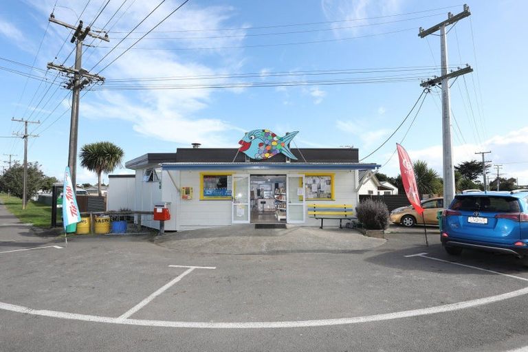 Photo of property in 5 Ripa Street, Tangimoana, 4822