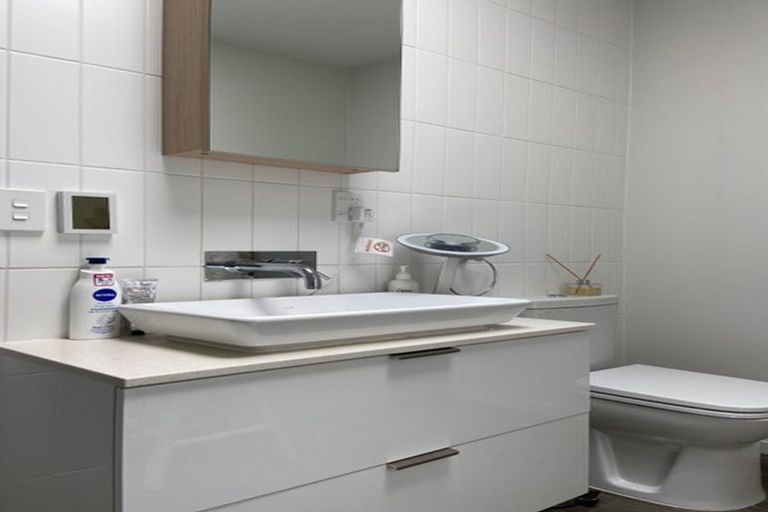 Photo of property in 7/83 Hinemoa Street, Birkenhead, Auckland, 0626