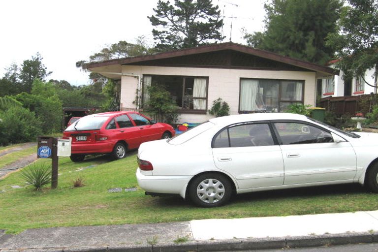 Photo of property in 1/34 Glencourt Place, Glenfield, Auckland, 0629