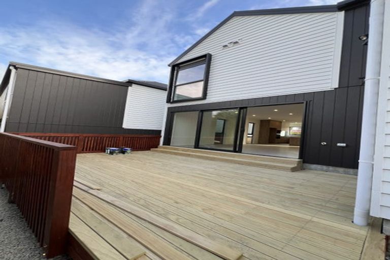 Photo of property in 35 Meadway, Sunnyhills, Auckland, 2010