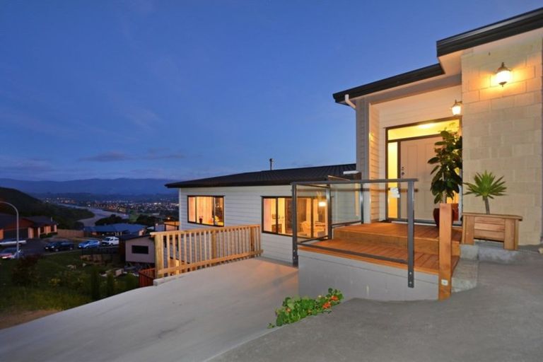 Photo of property in 15 Swain Grove, Riverstone Terraces, Upper Hutt, 5018