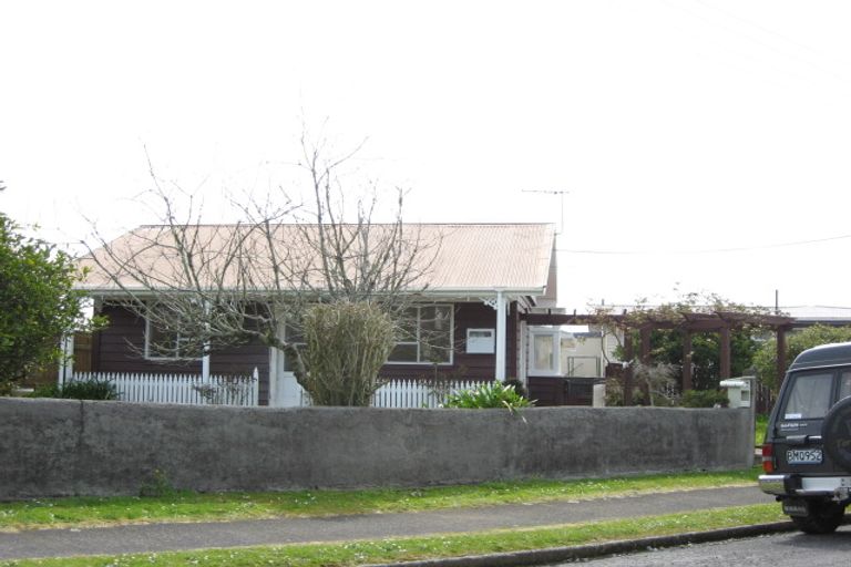 Photo of property in 56 Standish Street, Inglewood, 4330