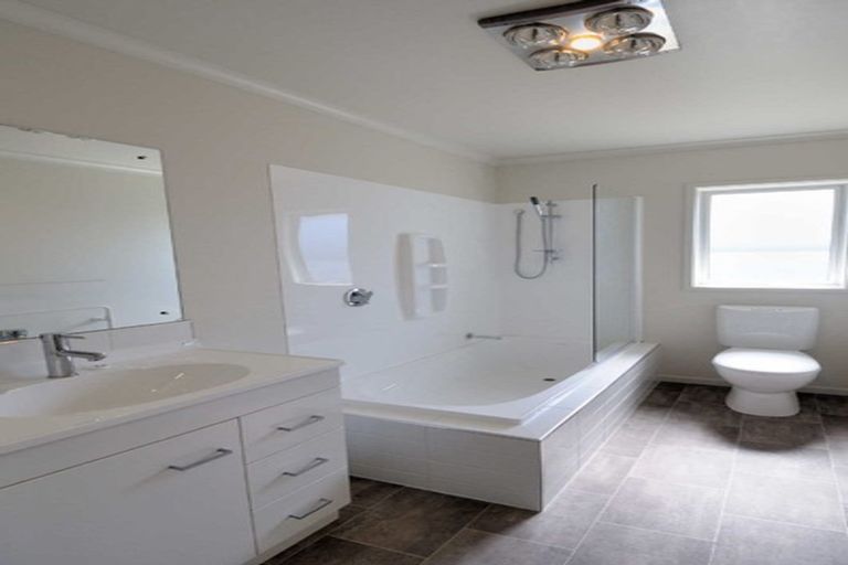 Photo of property in 9 Burford Way, Rolleston, 7615