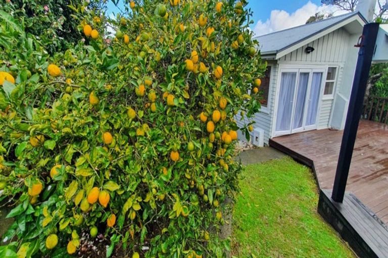 Photo of property in 2/34 Valley View Road, Glenfield, Auckland, 0629