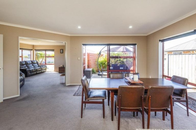 Photo of property in 40 Geneva Terrace, Kelvin Grove, Palmerston North, 4414