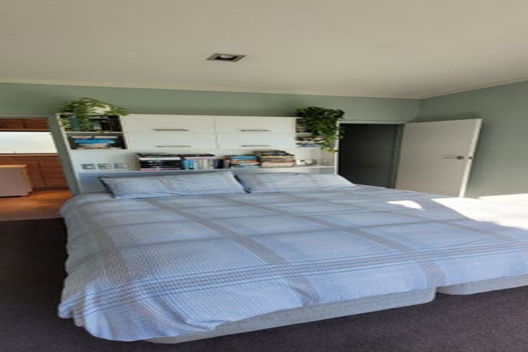 Photo of property in 28 Veale Road, Frankleigh Park, New Plymouth, 4310