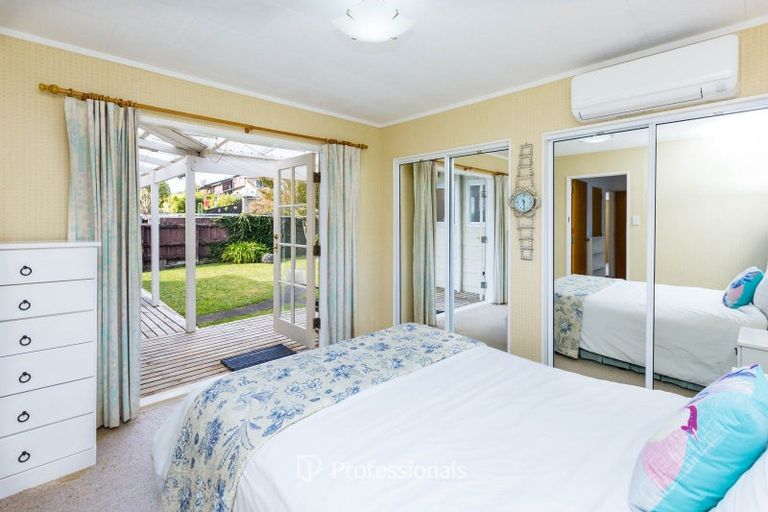 Photo of property in 17 Beryl Grove, Birchville, Upper Hutt, 5018