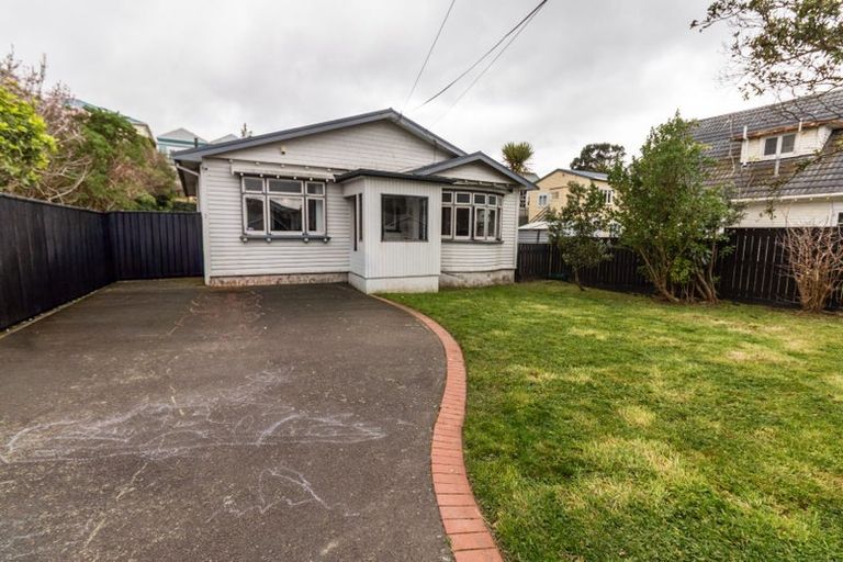 Photo of property in 2 Akatea Street, Berhampore, Wellington, 6023