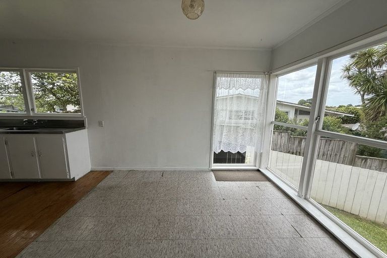 Photo of property in 9 Justin Place, Te Atatu Peninsula, Auckland, 0610