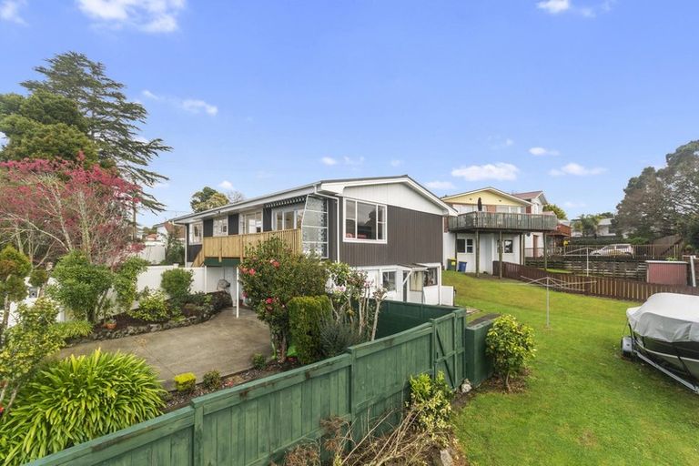 Photo of property in 2 Merchant Avenue, Te Atatu South, Auckland, 0610