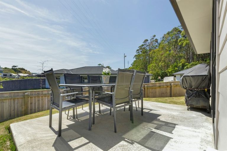 Photo of property in 8 Hull Place, Whitby, Porirua, 5024