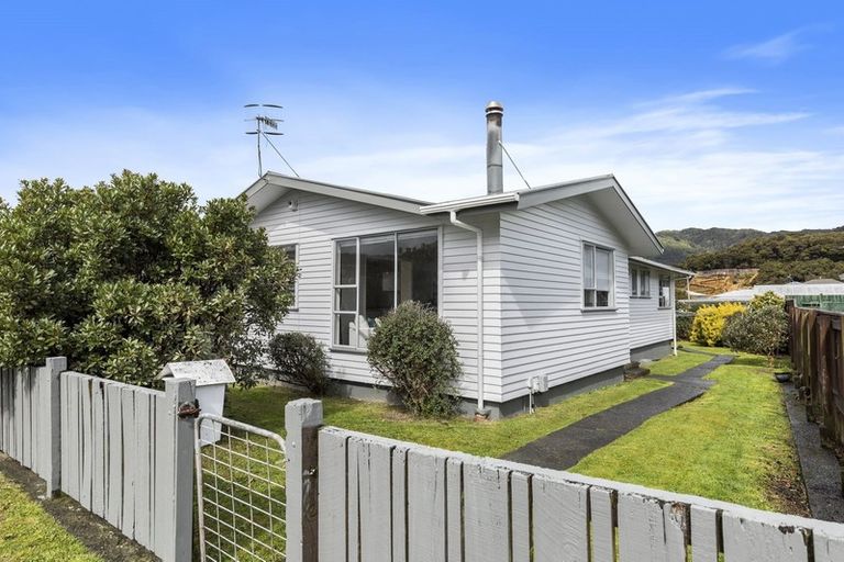 Photo of property in 11 Karamea Grove, Wainuiomata, Lower Hutt, 5014